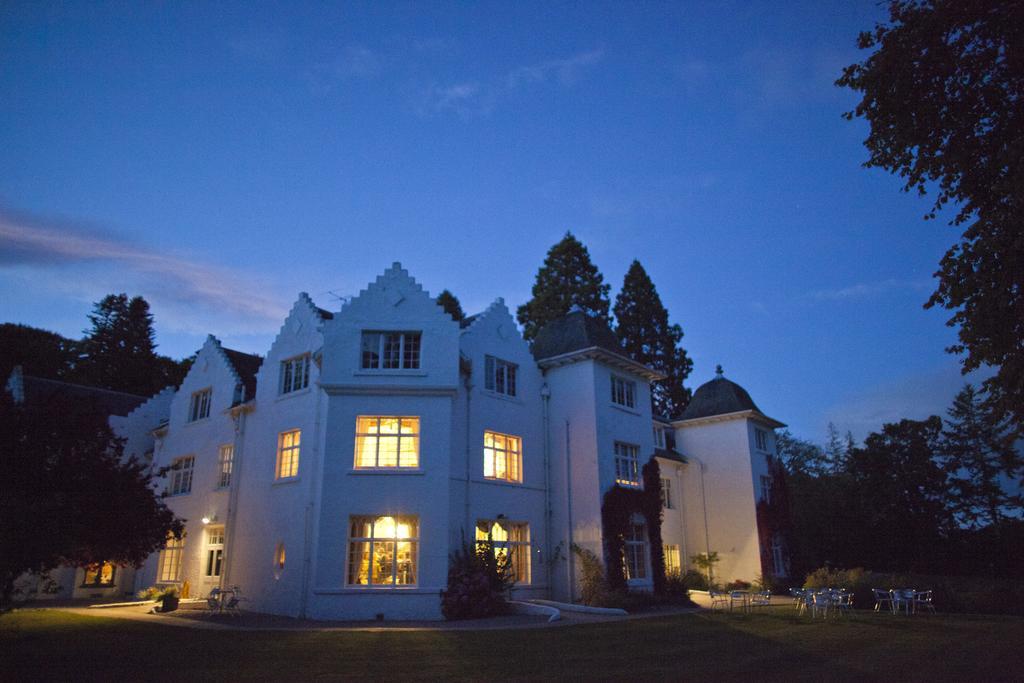 Achnagairn Castle Hotel Kirkhill Exterior photo